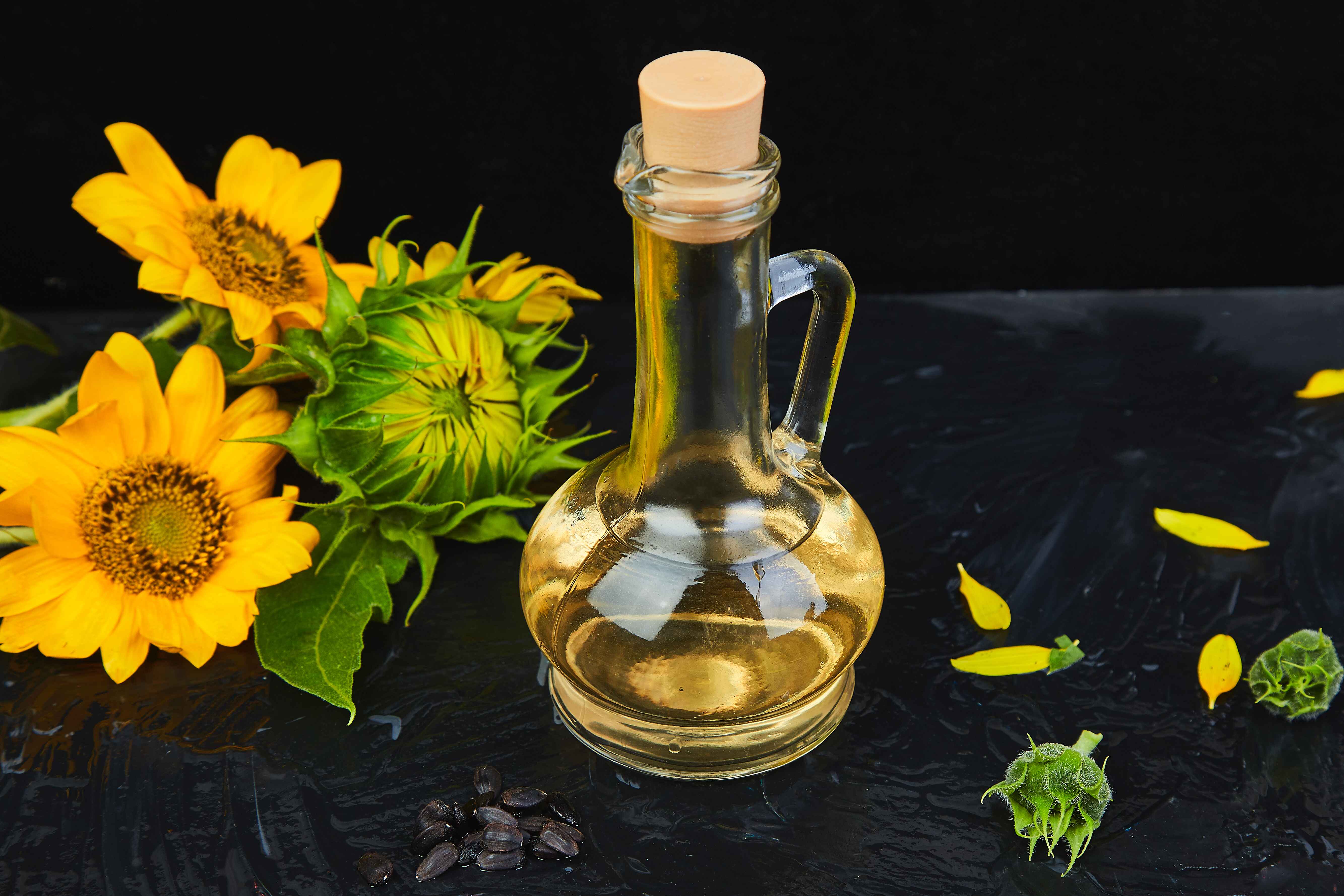 Safflower Vs. Sunflower Oil — Which Should You Pick?